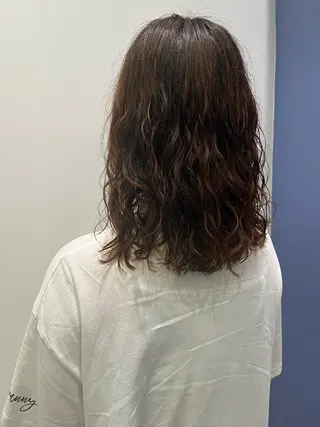 ミディアム パーマ ✨透明感カラー✨ 🦖佐々木未来🦕のヘアスタイル