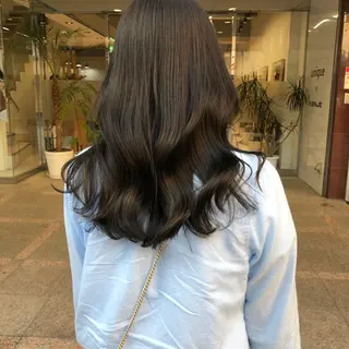 ロング カラー レイヤー/顔まわり カット/地毛風カラーのヘアスタイル