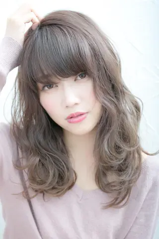 セミロング カラー ヤナ マネージャーのヘアスタイル