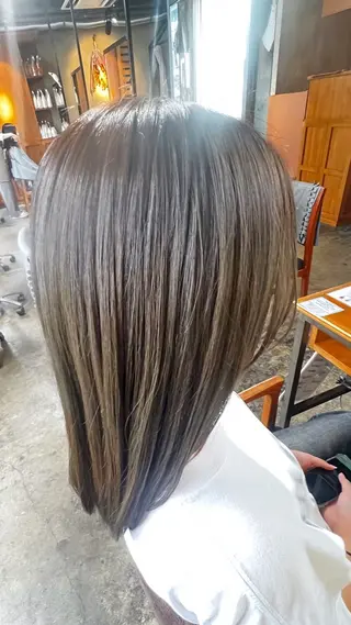 カラー FOF所属・平島 朱莉のヘアスタイル