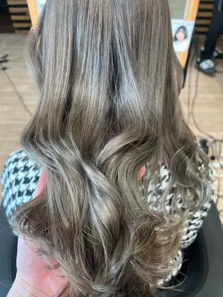 カラー 早川 真幸のヘアスタイル