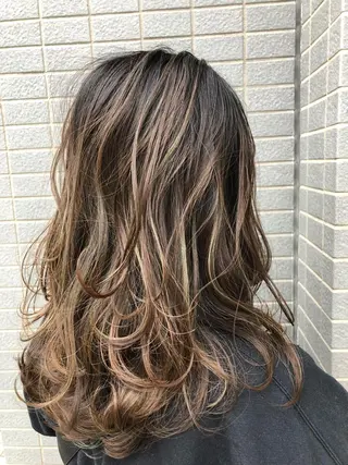 セミロング カラー 似合わせ レイヤー須川のヘアスタイル