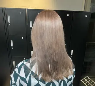 セミロング MIKU SILOのヘアスタイル