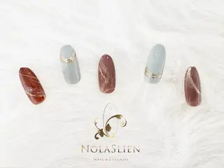 ミディアム ノーラスリエン AYAのネイルデザイン