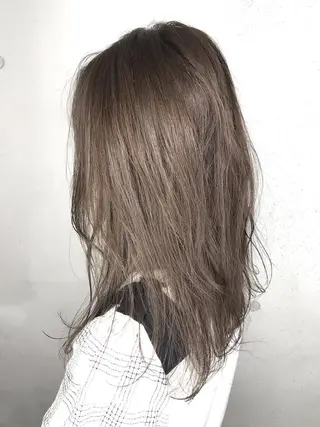 セミロング カラー esse大阪茶屋町店所属・レイヤーカット 新井田陽寿のヘアスタイル