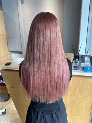 ミディアム miloc MOMOKAのヘアスタイル