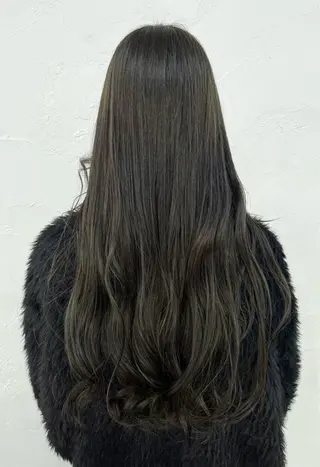 ロング カラー Ailes所属・YUZUKI/艶カラ ー/丸みショートのヘアスタイル