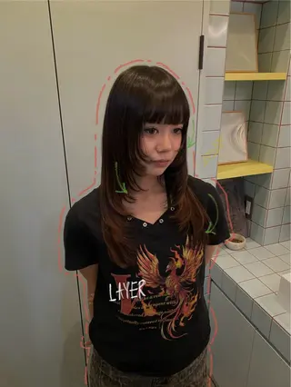 ロング トクザト アイニのヘアスタイル