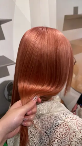 カラー hinata /ハイトーンのヘアスタイル