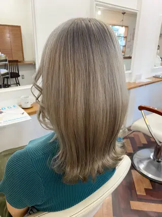 ミディアム カラー Kazaoka Saraのヘアスタイル