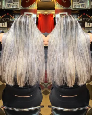 セミロング カラー 👑派手髪/カット 👑ANRYのヘアスタイル