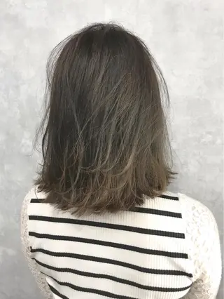 ミディアム カラー TOMOYAレイヤー ブリーチ縮毛矯正のヘアスタイル