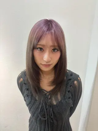 セミロング ブリーチ無しWカラー ／グレージュ／抜け感のヘアスタイル