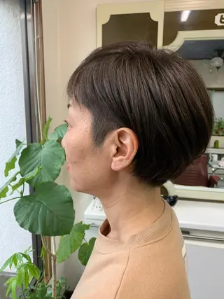 ショート カラー ストウ ナナエのヘアスタイル