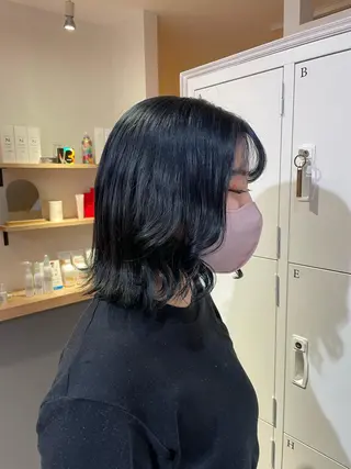 ミディアム カラー akane .のヘアスタイル