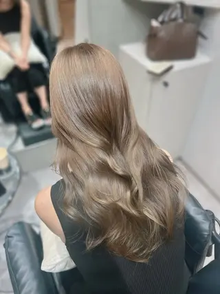 ロング カラー SALON VILLAGE 表参道所属・宮下侑爽/透明感 /可愛い×大人カラーのヘアスタイル