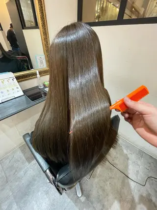 ロング カラー N° jillva 腰山 菜々美のヘアスタイル
