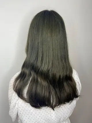 ロング カラー ayumi🦖/ ブリーチカラーのヘアスタイル