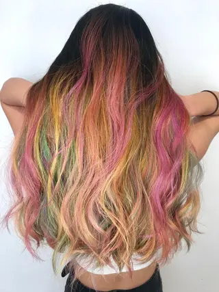 ロング カラー 森本 笑のヘアスタイル