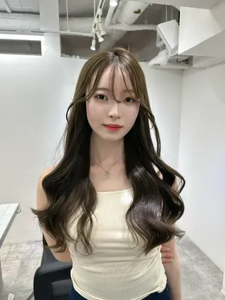 ロング カラー 艶髪レイヤー顔周り グレージュ添田晃基のヘアスタイル