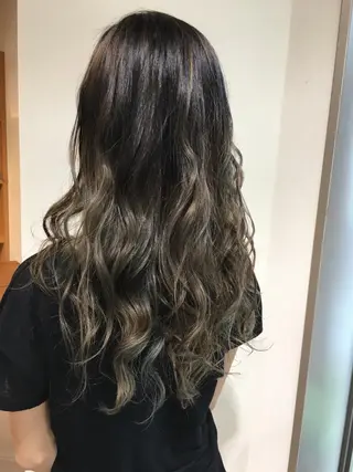 ロング カラー Ripps長居所属・メテオ ／ヘアカラー 西川菜実のヘアスタイル