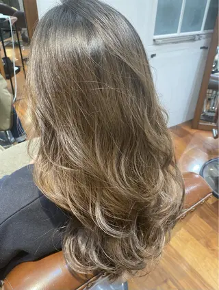 ロング カラー 本田 静莉奈のヘアスタイル