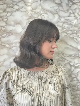 ミディアム カラー YEAU　PLUS所属・極上の艶髪 RINAのヘアスタイル