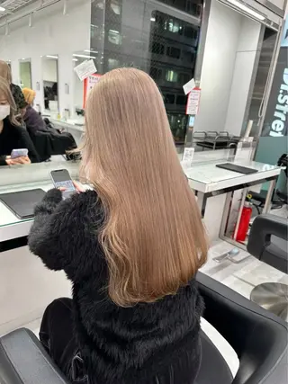 ロング メンズ 艶感ミルクティー🤍 色落ち綺麗🤍ともやのヘアスタイル