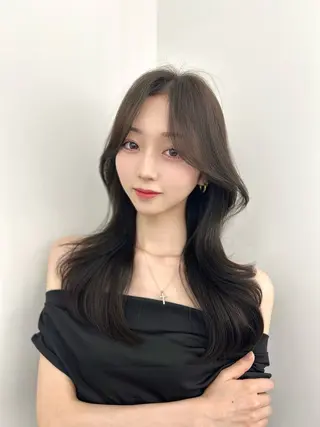 セミロング 加藤 優里のヘアスタイル