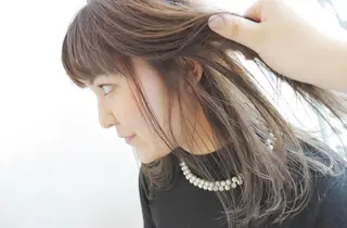 セミロング カラー AGU akariのヘアスタイル