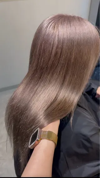 ロング カラー 徳永 綾華のヘアスタイル