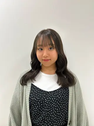 セミロング カラー kenje luscaのヘアスタイル