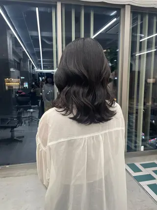 ミディアム ボブ/ハイトーン YUIのヘアスタイル