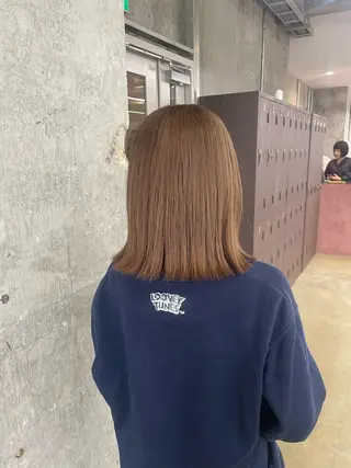 ミディアム 鈴木瑛里／ブロンド ベージュ／男女のヘアスタイル