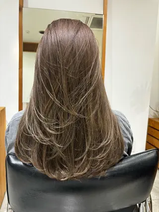 セミロング カラー hoNua. 栄/透明感カラーのヘアスタイル