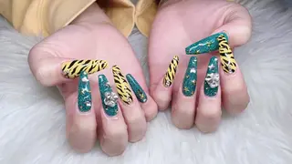 ネイル AngelChris ビューティーサロンのネイルデザイン