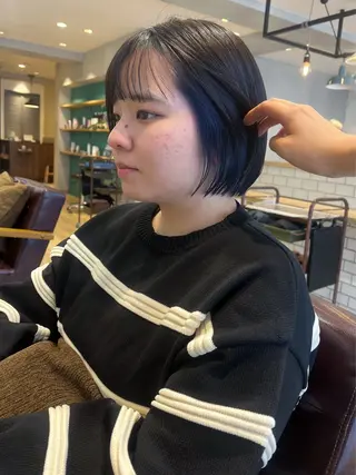 ショート カラー 切りっぱなしボブ 艶カラー🌷江梨🍎のヘアスタイル