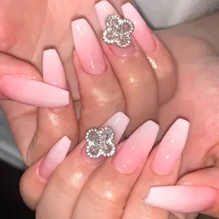 ネイル NES NAIL所属・さゆり￤推しキャラ ￤ロングネイル🩷のネイルデザイン