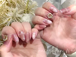 ネイル nailsalon vi+新人LiLiのネイルデザイン