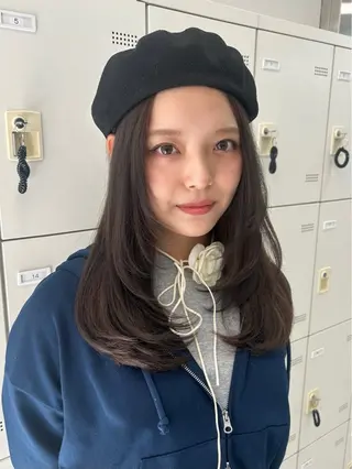 カラー niina🖤 暗髪×レイヤーのヘアスタイル