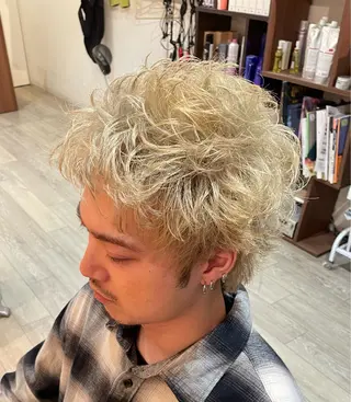 カラー VII所属・市妙 瑠基のヘアスタイル