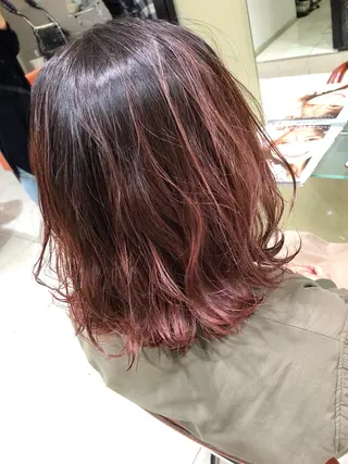 ミディアム カラー 宮下 愛璃紗のヘアスタイル