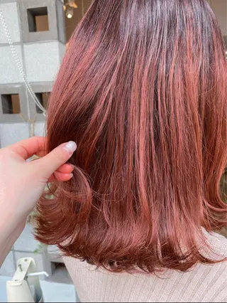 ミディアム カラー 塩澤 榛奈のヘアスタイル