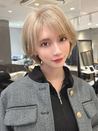 ショート カラー 💛ブリーチ&カット LEON🩶のヘアスタイル