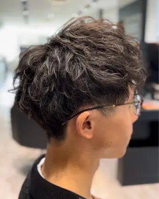 ショート SUR CINQ所属・亀井 慎太郎のヘアスタイル