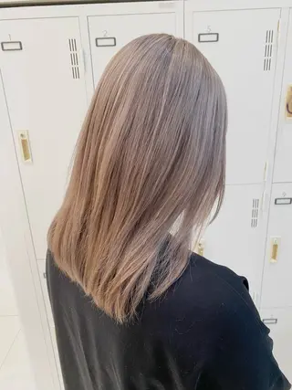 セミロング カラー エクステ／インナー カラー 礒野朱里のヘアスタイル