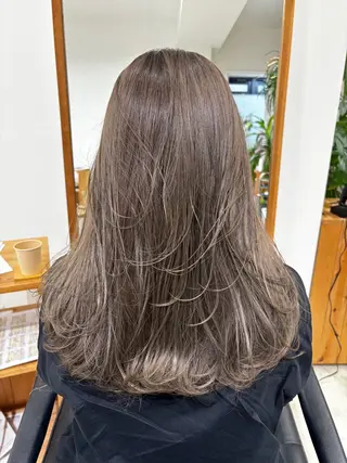 ミディアム カラー hoNua. 栄/透明感カラーのヘアスタイル