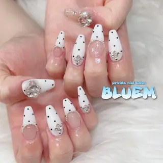ネイル BLUEM なな🐶のネイルデザイン