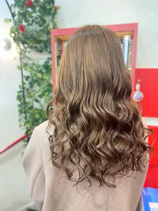 ミディアム ゆぴ☾‪/推しカラー /ハイトーンのヘアスタイル