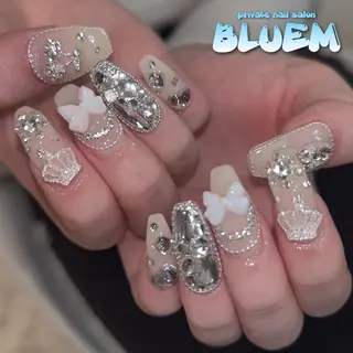 ネイル BLUEM なな🐶のネイルデザイン